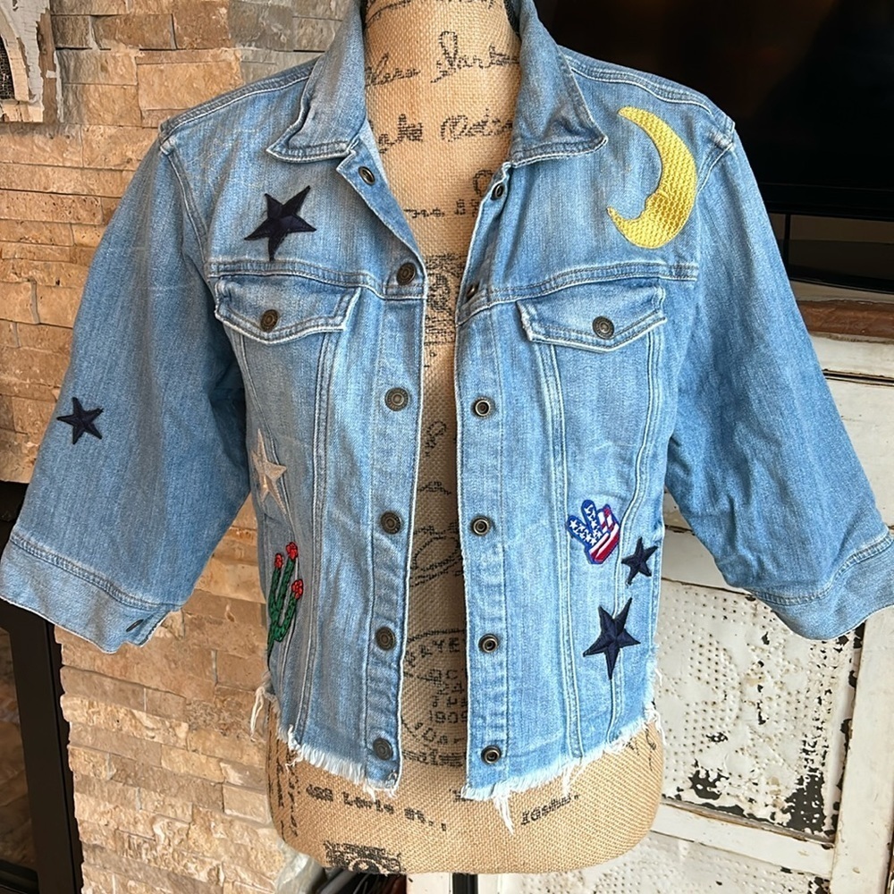 Guess cropped raw hem 3/4 sleeve hippie patches star cactus peace jean jacket